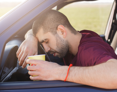Mal d’auto: cos’è, sintomi, cause e rimedi per viaggiare sereni