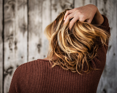 Come prevenire la caduta dei capelli e rinforzarli