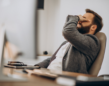 Stanchezza cronica: cause, sintomi e rimedi utili