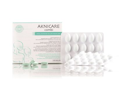 AKNICARE COMBI 30 COMPRESSE image not present
