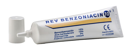 REV BENZONIACIN 10 CREMA 30 ML image not present