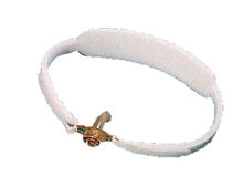 COLLARE REGGICANNULA PER TRACHEOTOMIZZATI. REGOLABILE DA ENTRAMBI I LATI TRAMITE ADESIVO IN VELCRO. PRODOTTO IN POLIAMMIDE. MISURA UNICA